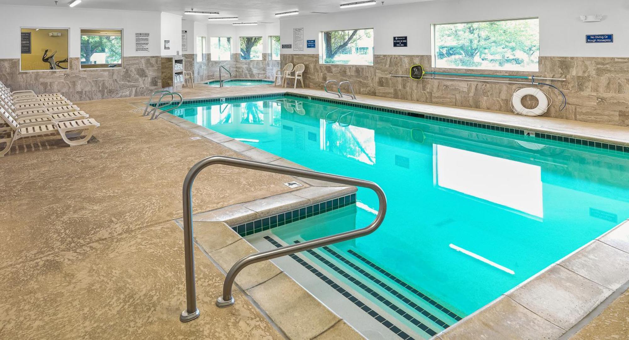 Crystal Inn Hotel & Suites - Midvalley Мюррей Экстерьер фото